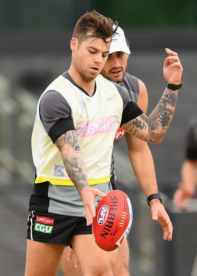 AFL 2016 Training - Collingwood 071116 MELBOURNE, AUSTRALIA - NOVEMBER 07: Jamie Elliott of the Magpies kicks during a Collingwood Magpies AFL pre-season training session at Gosch's Paddock on November 7, 2016 in Melbourne, Australia. (Photo by Quinn Rooney/Getty Images/AFL Media)